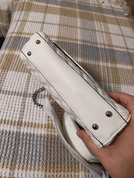 Geanta de mana Guess