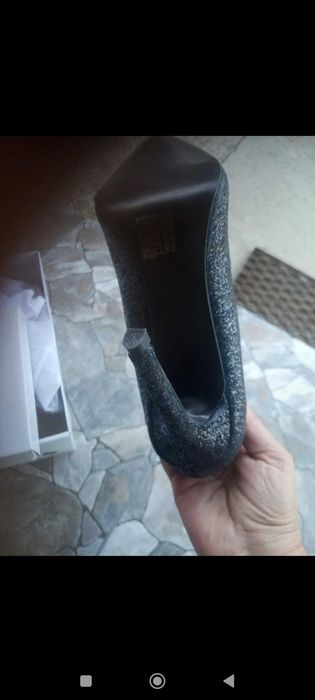 Vând pantofi stiletto