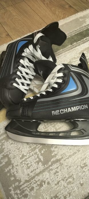 Продам коньки champion