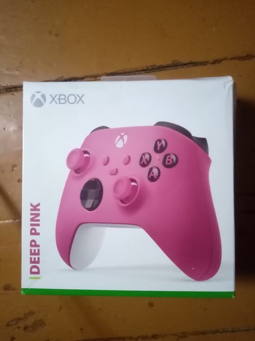 Геймпад Xbox +4 перезаряжаемых батареек