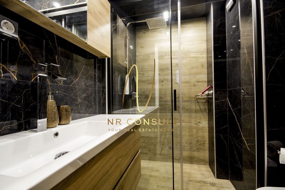 Дава се под наем Тристаен апартамент в София, Център - 90 кв.м за 1100 € - Снимка #5