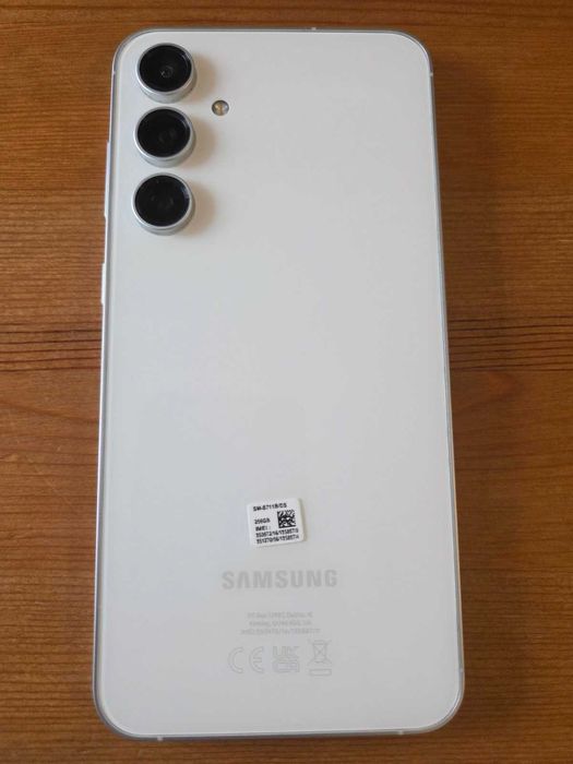 Смартфон Samsung Galaxy S23 FE,  8GB RAM, 256GB, 5G, Бял. В гаранция.