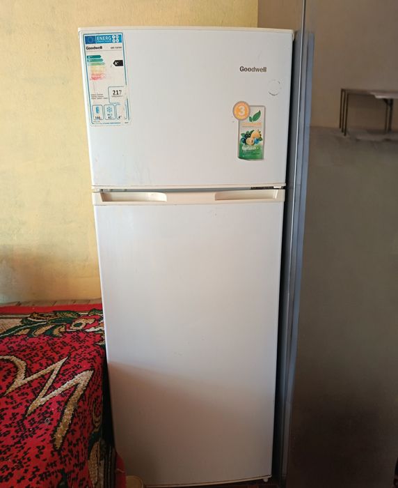 Холодильник сотилади