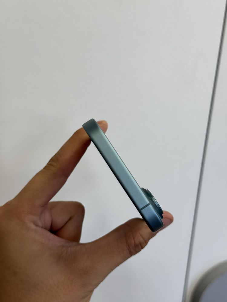 Продавам отличен iPhone 16  37 цикъла