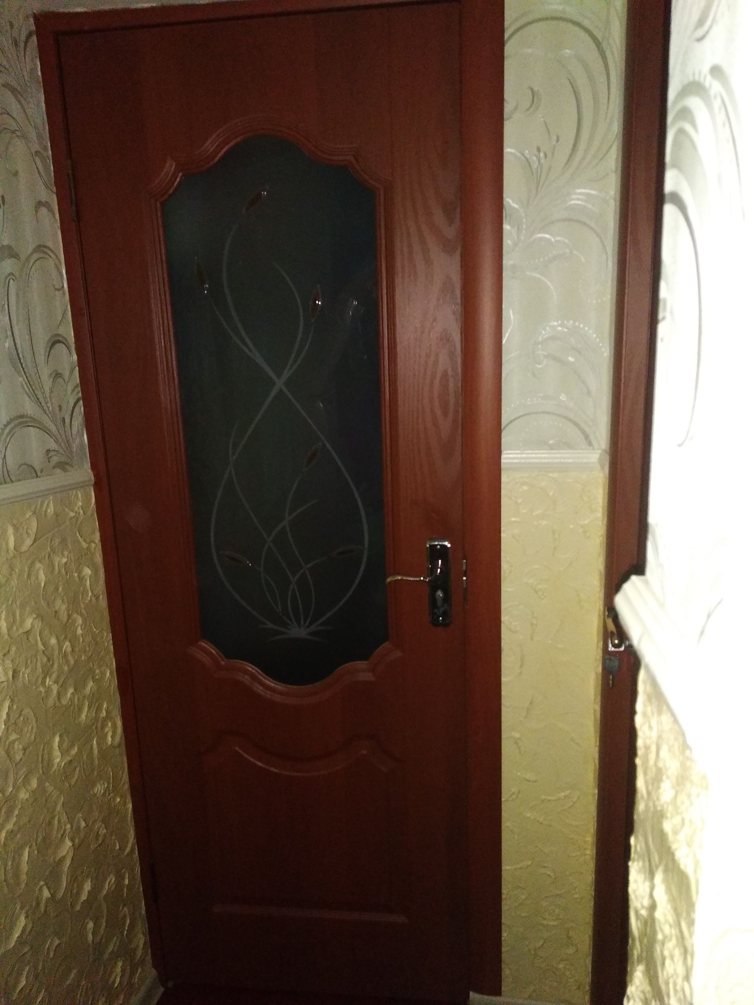 Продам межконатную дверь