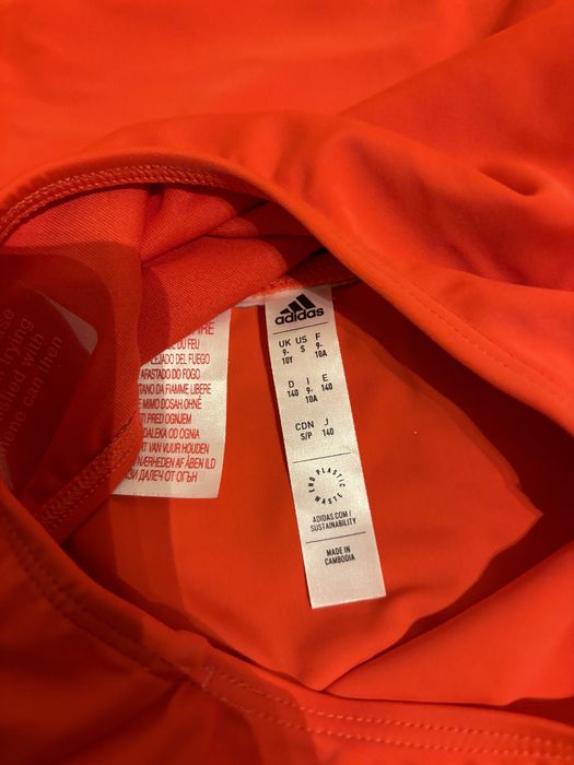 Costum de baie Adidas nou mărimea 8-10 ani