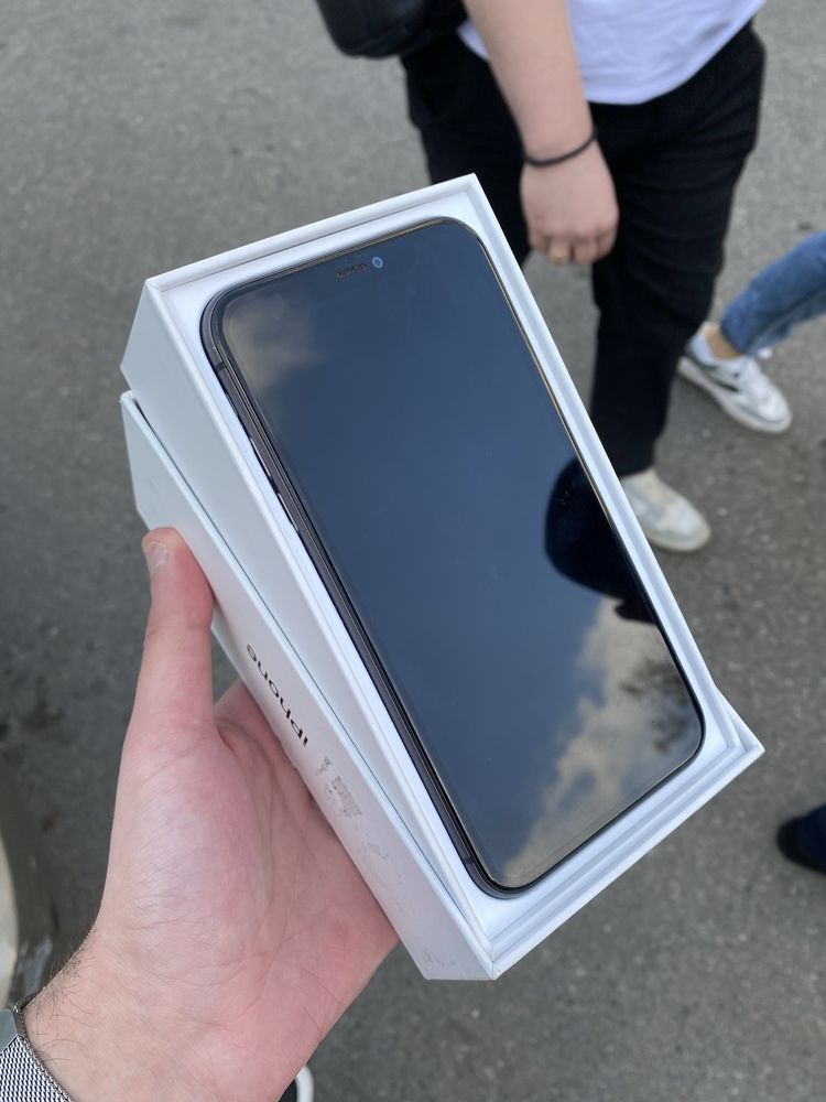 телефон Iphone 11 64Gb