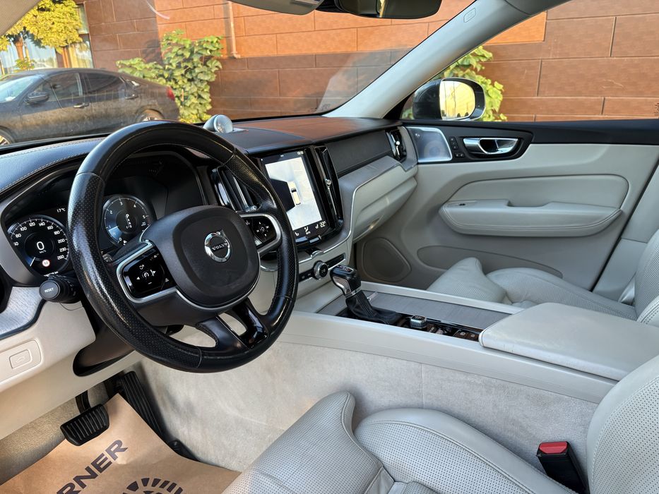 Volvo XC60 D5 AWD Inscription – 235 CP – Full Options – 2018