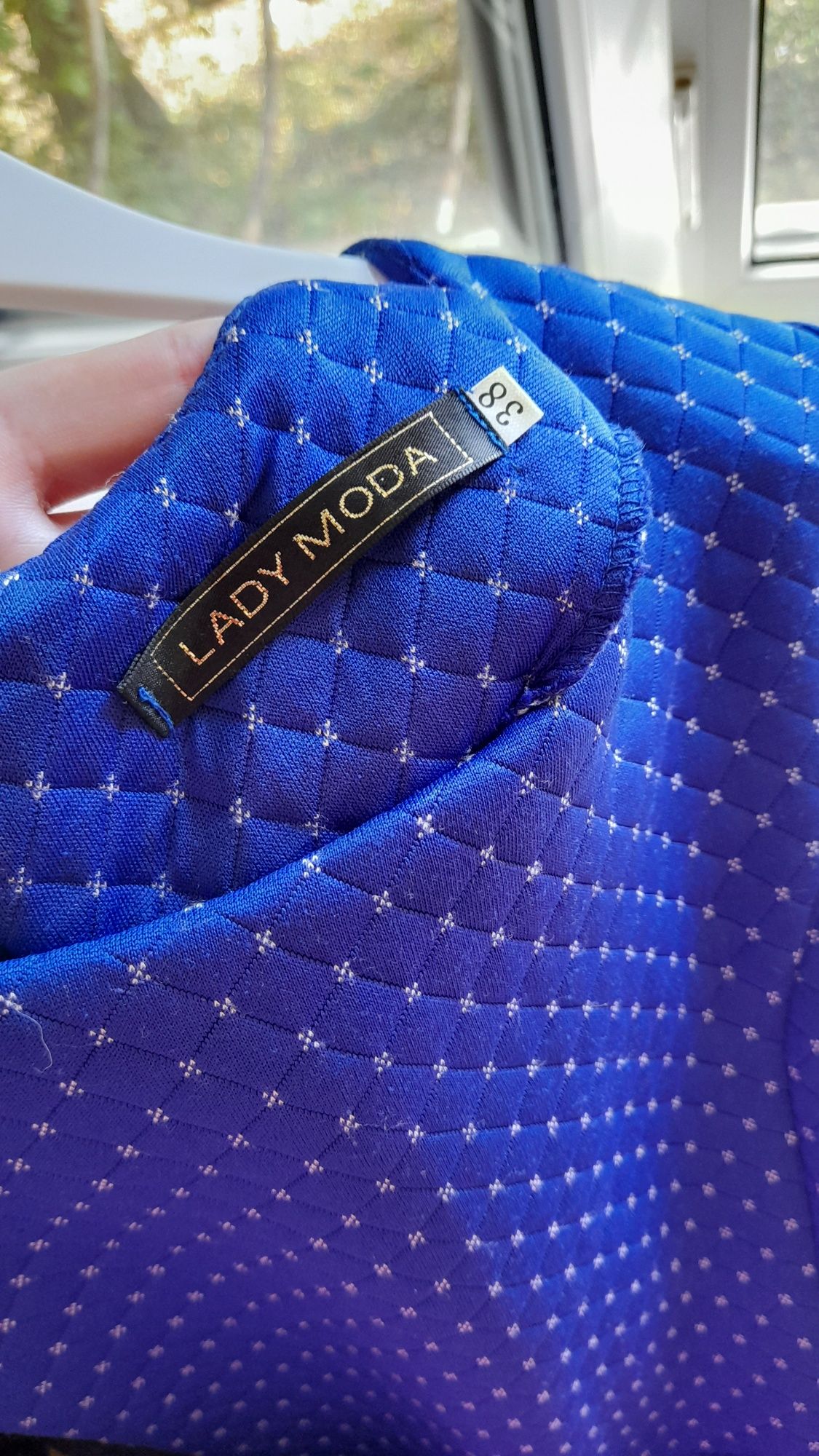 Продам новое платье.