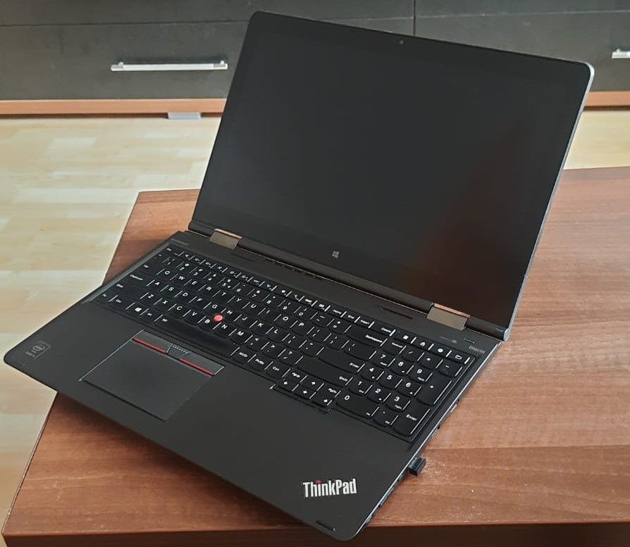 Lenovo Thinkpad Yoga 15, Intel- i5 Touch, 240 GB SSD +500 GB, 8 GB RAM