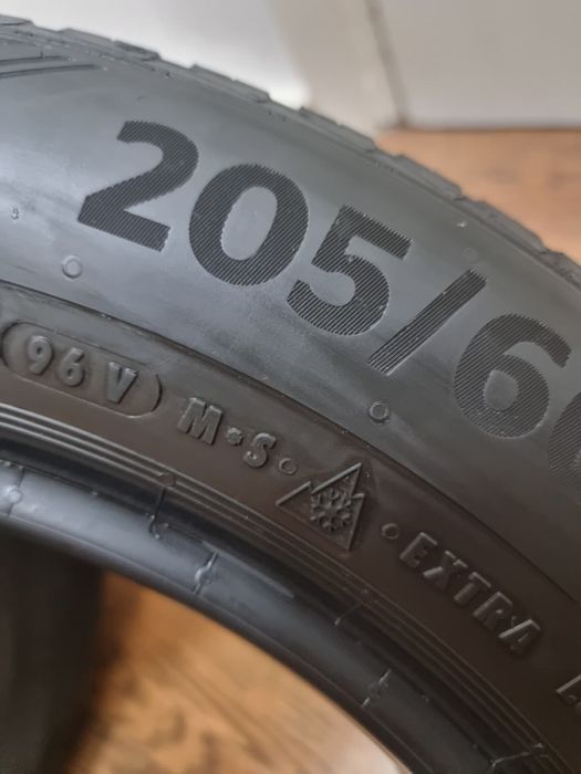 2 Anvelope de iarna 205/60/16 Continental