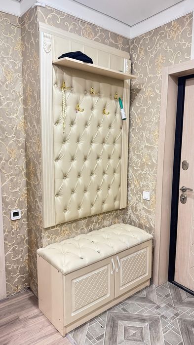 Продам в идеальном состояний вешалку с обувницей