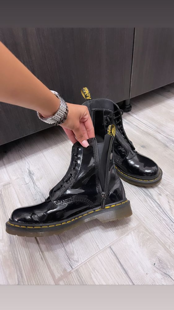 ghete Dr. Martens din piele lacuita