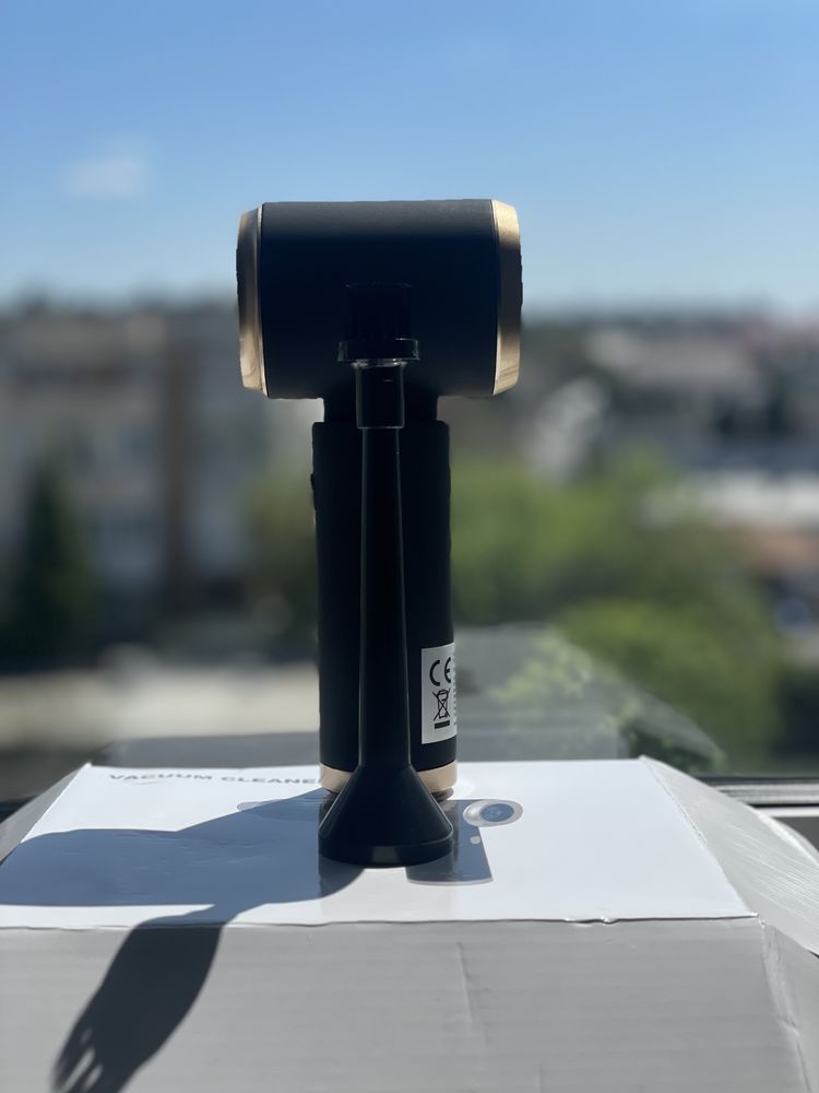 Mini aspirator portabil pentru masina sau colturi inaccesibile
