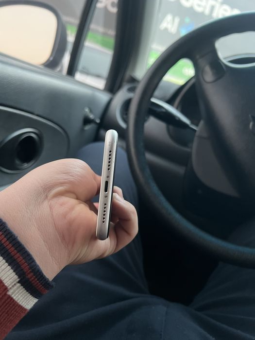 Iphone 11 xolati idial 64 tali srocna faqat