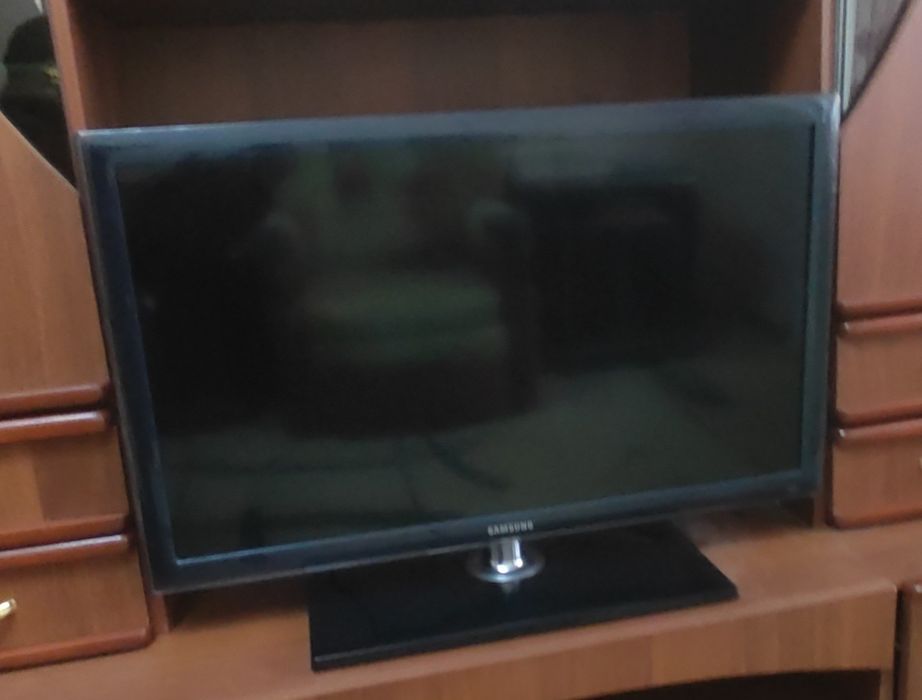Продам б у телевизор