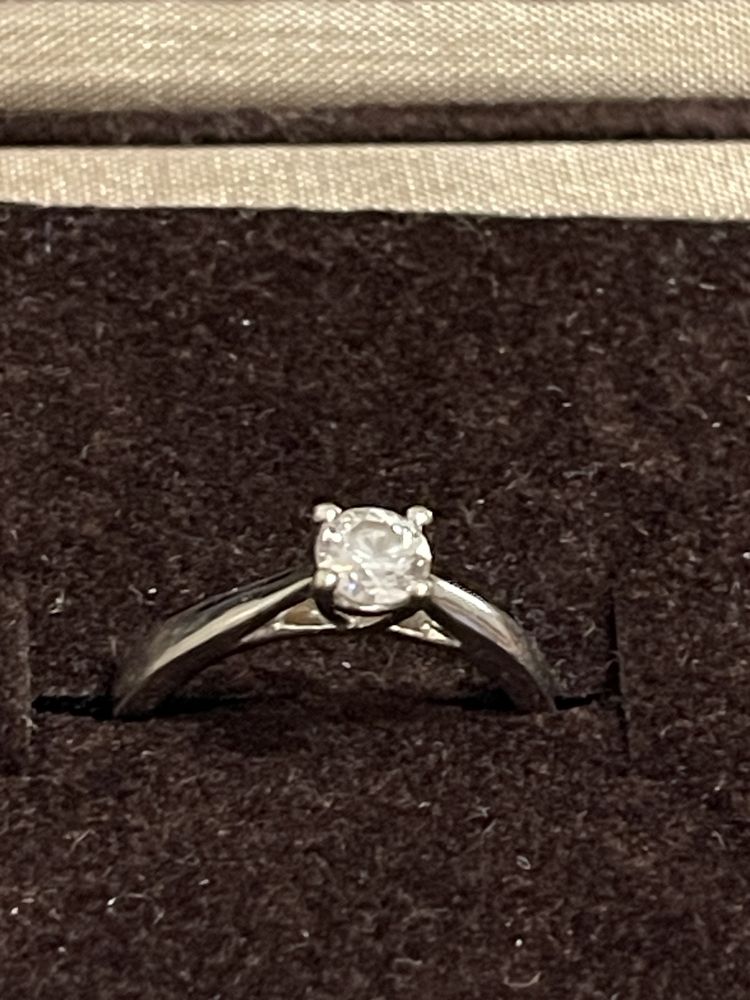 Inel logodna TEILOR aur alb 18K diamant solitaire de 0.34ct Marimea 48