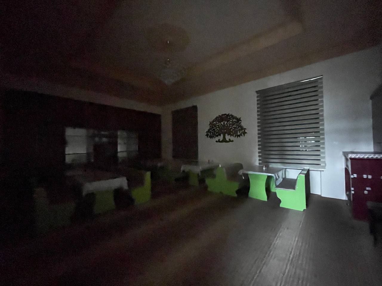 Oshxona ijaraga beriladi сдается в аренду кафе.