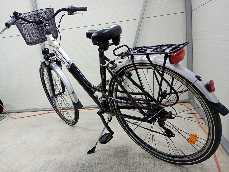 Bicicletă damă EXODUS,roti 28,cu 3x7 vit,stare f bună !