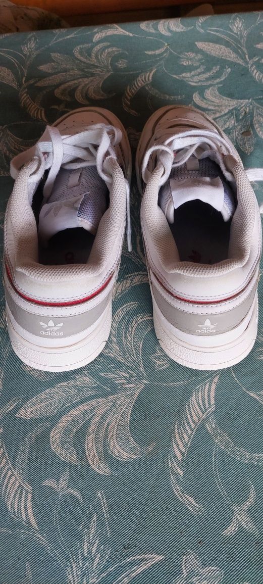 Продавам маратонки Adidas