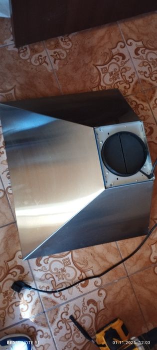 Hota inox Câtă. Hota este noua, nefolosită.