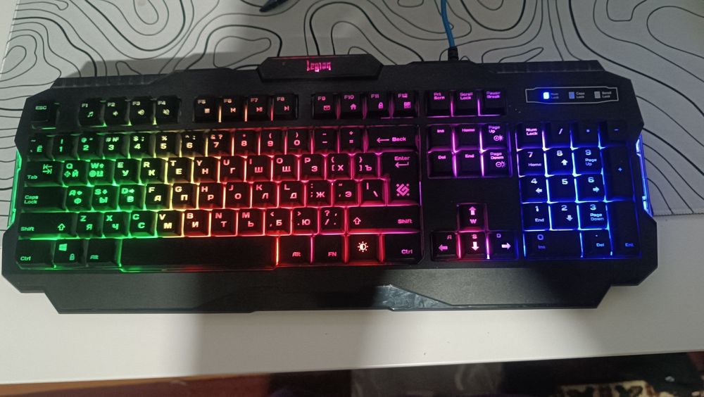 kovrik klaviatura naushnik