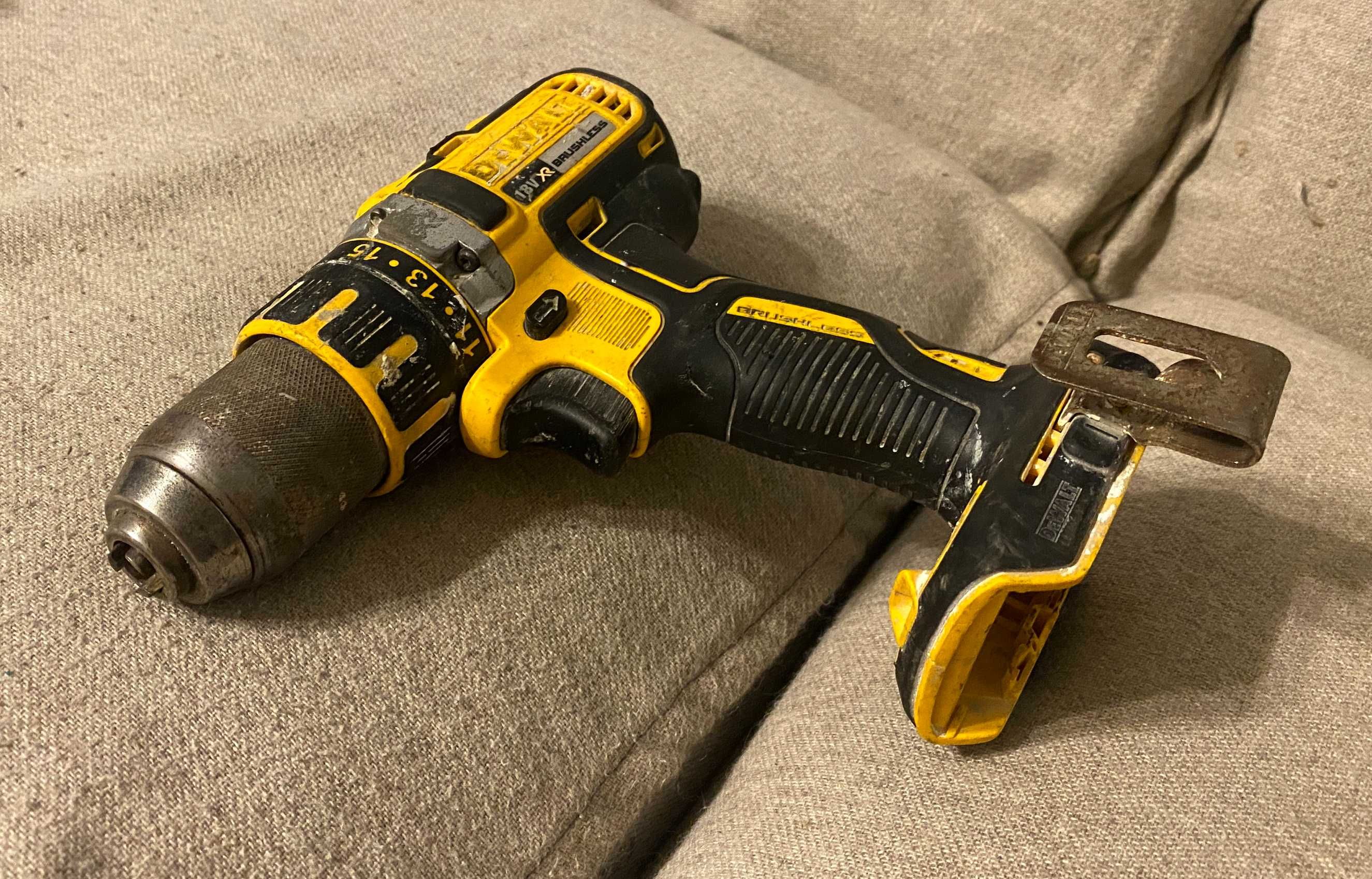 Masina gaurit si insurubat percutie Dewalt DCD790 18V brushless corp