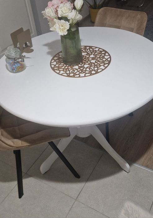 Masa rotunda din lemn, alba