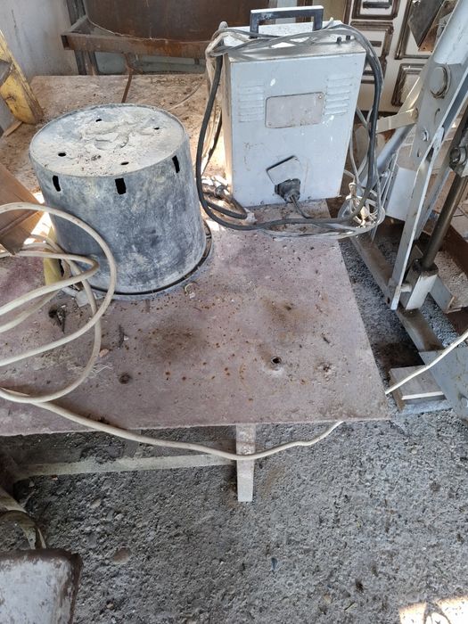 Машини за бетонни изделия, планетарна бетон бъркачка,вибро маса+калъпи