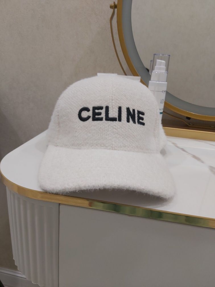 Стильная кепка Celine