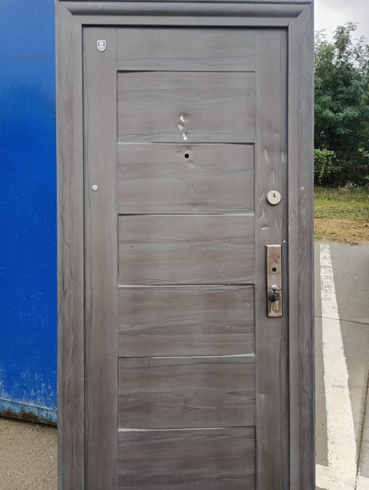 Ușă metalică de apartament