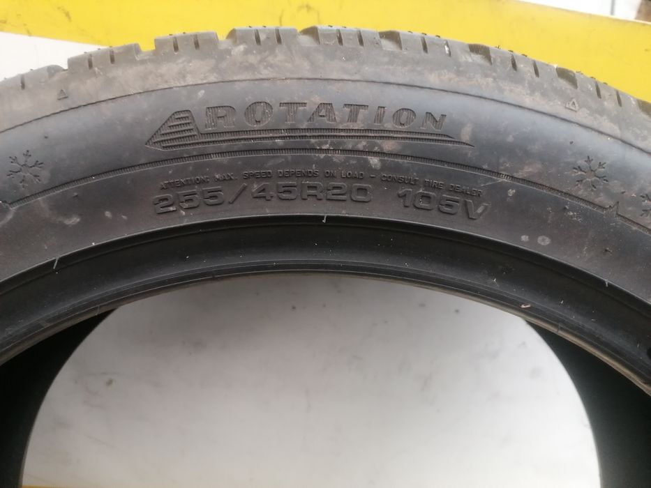 255/45/20 2*Dunlop iarna 105v dot 3518.  5,,46mm