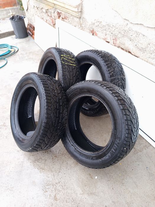 Продавам зимни гуми за Toyota RAV4 4x4