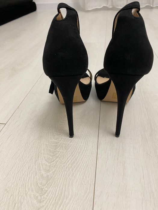 Чисто Нови Обувки с висок ток- велур , 39- номер