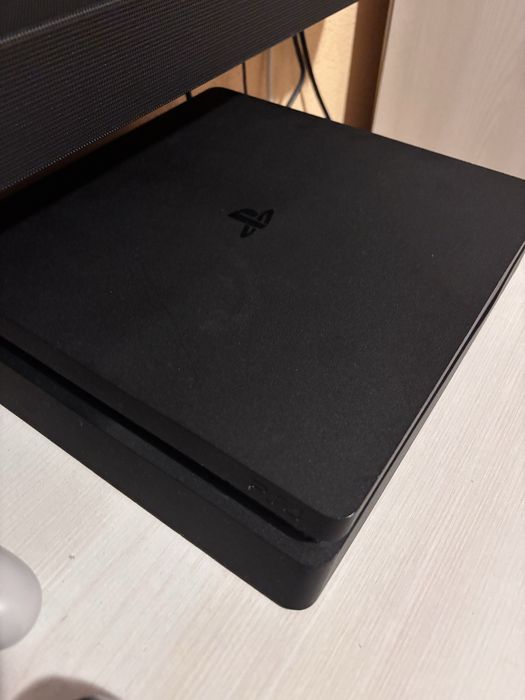 Ps4 slim perfecta stare + manete originale