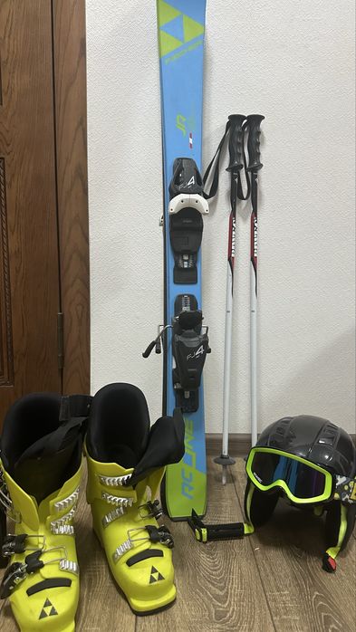 Лыжи детские, шлем, ботинки