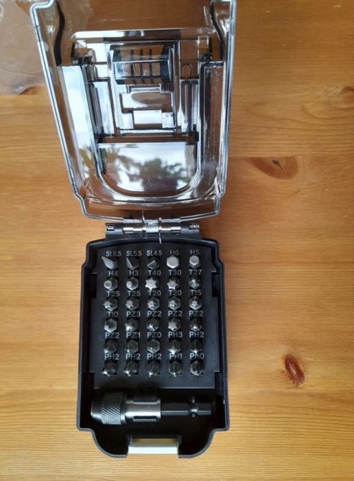 Set Makita 31 bit-uri pentru insurubare