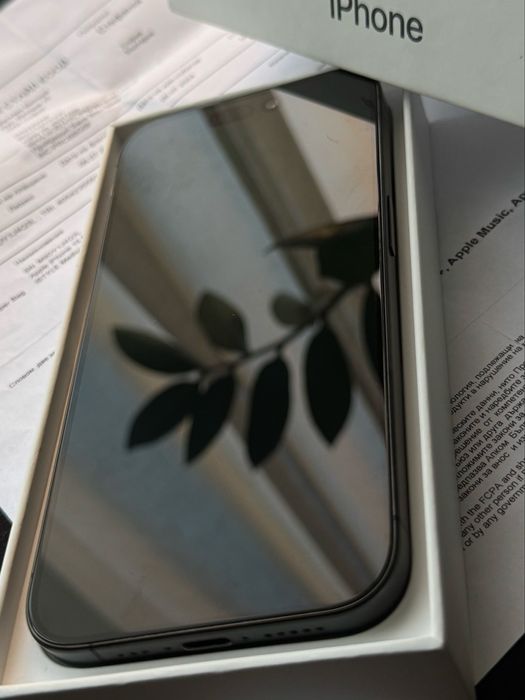 Apple iPhone 15 Pro - Black Titanium