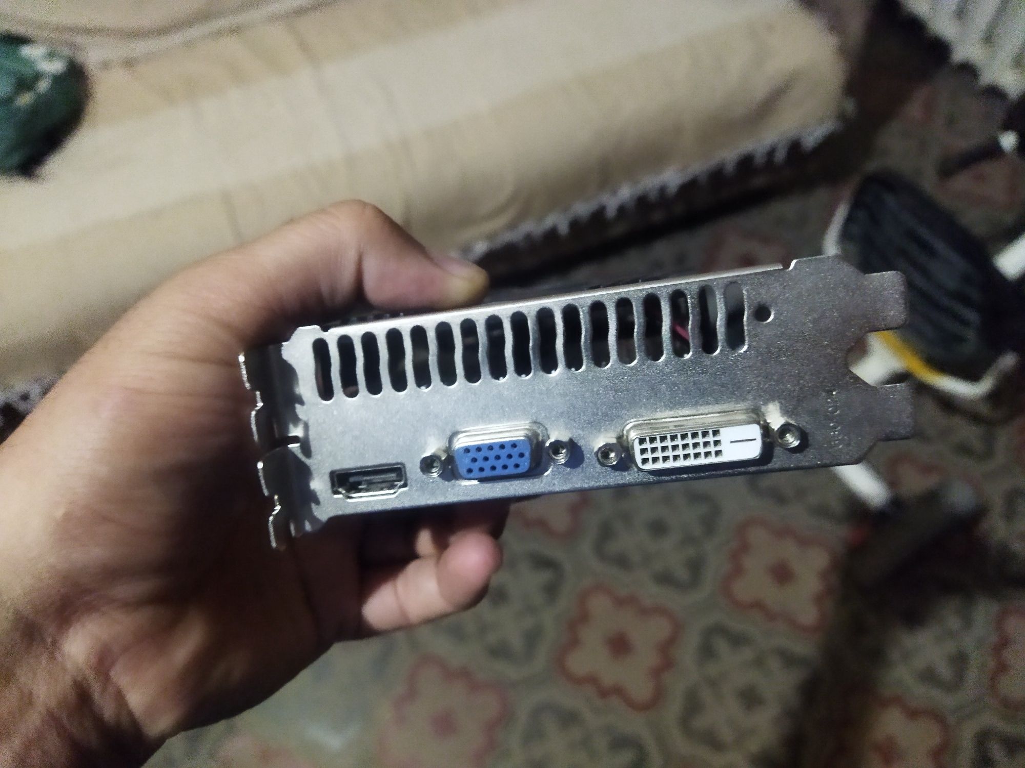 Продается видеокарта GTX750 ti 4 gb в отличном состояние