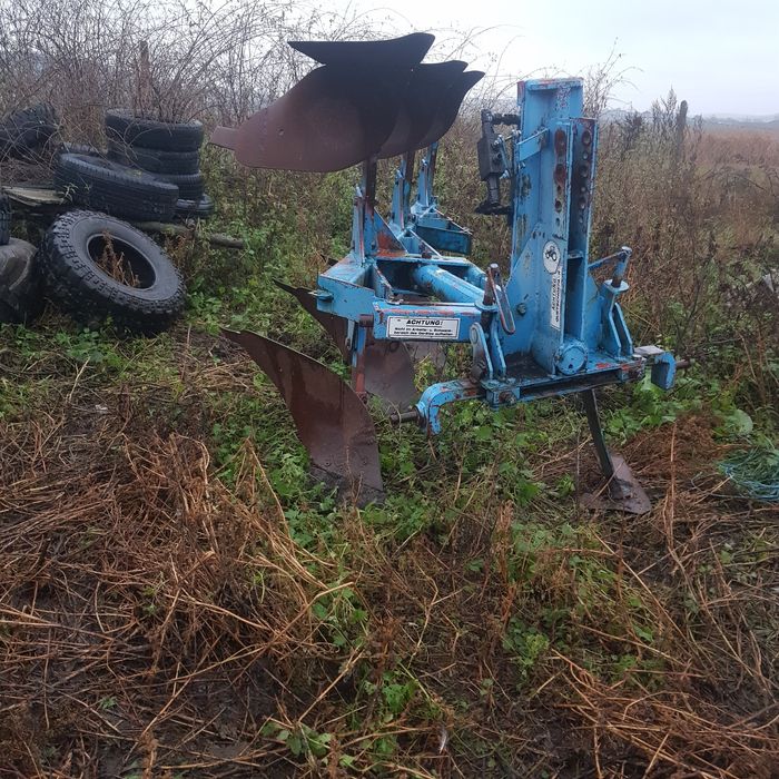 Vând plug reversibil