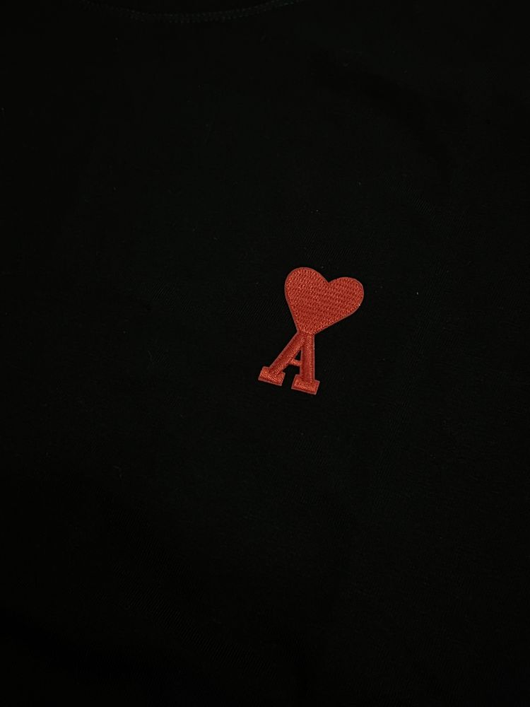 Ami Heart черна тениска