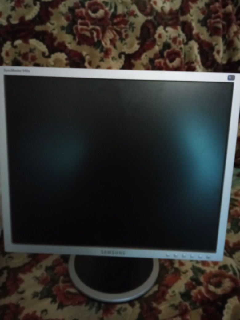 Vând monitor LCD Samsung 19"