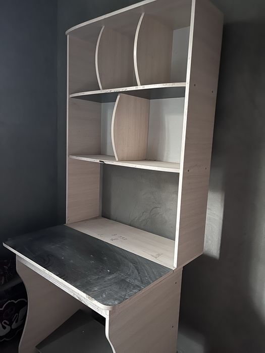 Детская парта с полками