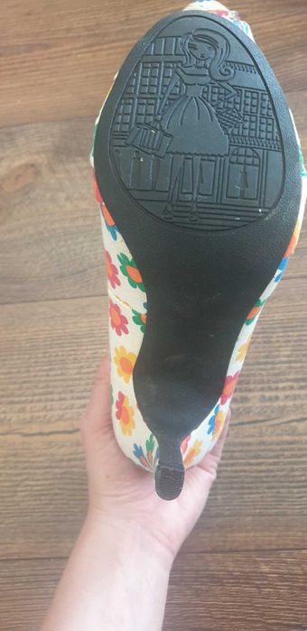 Дамски обувки на ток