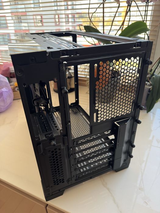 Компютърна кутия Lian Li 011D Mini