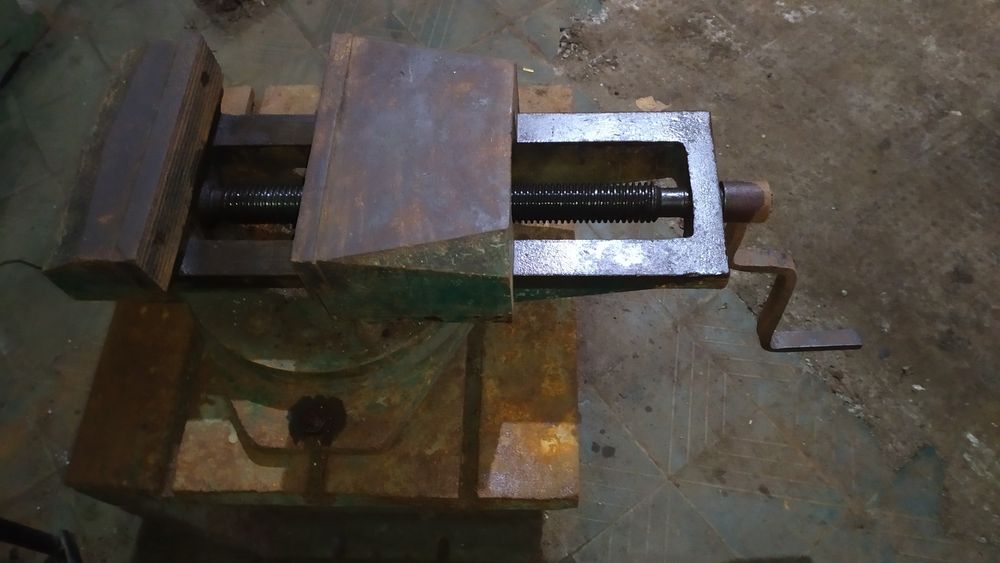 Тиски станочные токарно-фрезерные