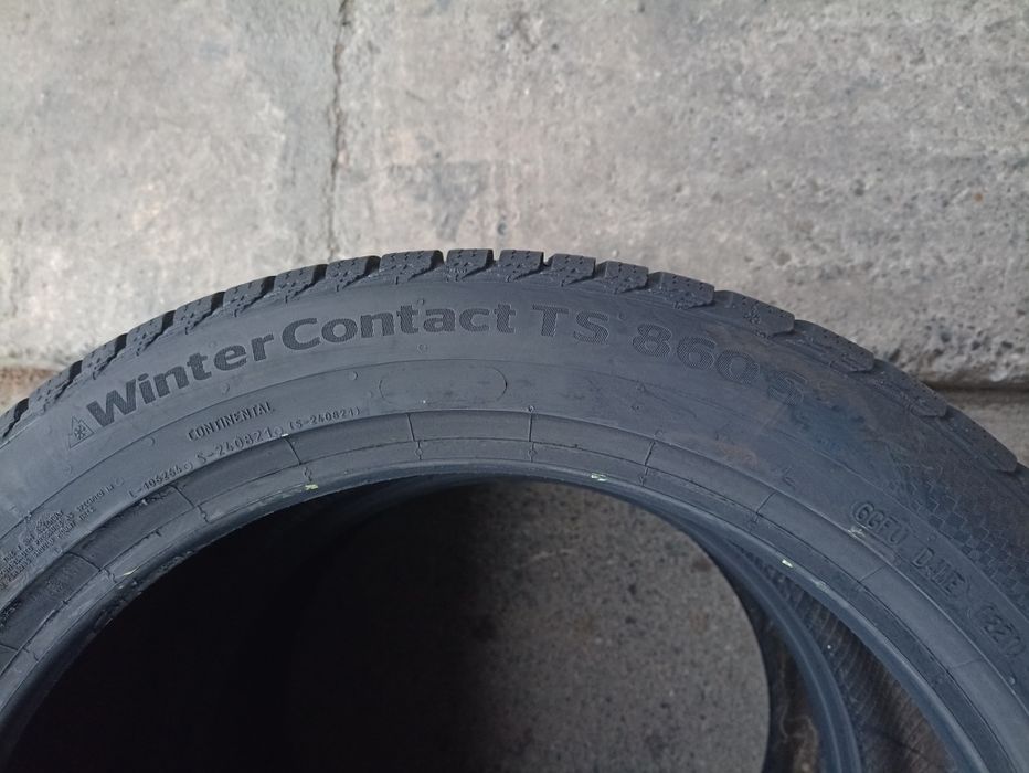 2 anvelope de iarna Continental 235/45 R18 dot 1221