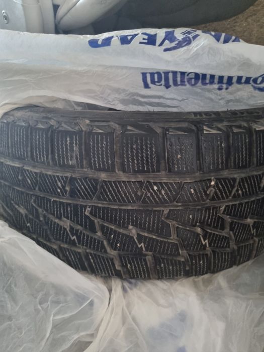 Продаётся зимние шины размер 225×40×R18