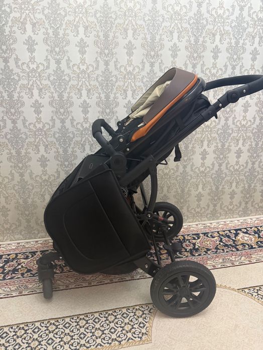 Коляска для малышей