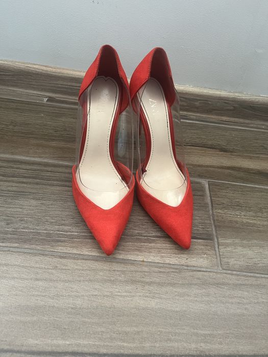Високи обувки червени 39 номер Zara
